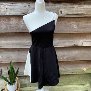 3 for $20 💕 Necessary Objects White + Black Colorblock Dress